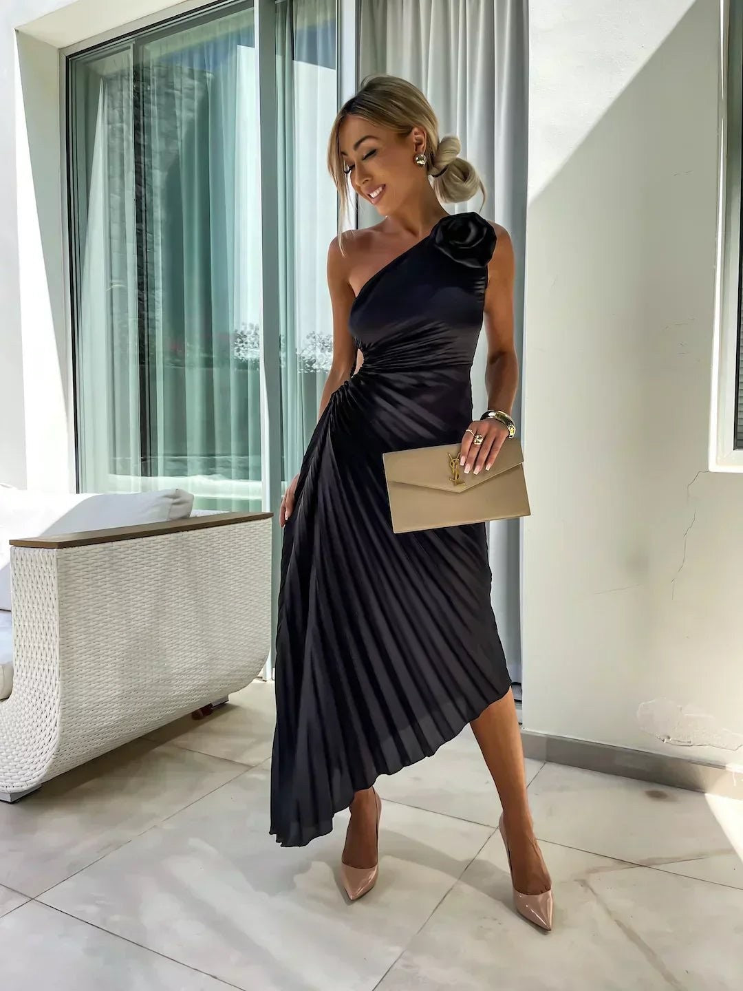 Charlotte | Robe Maxi Femme Monoépaule Plissée Détail Floral - Noir