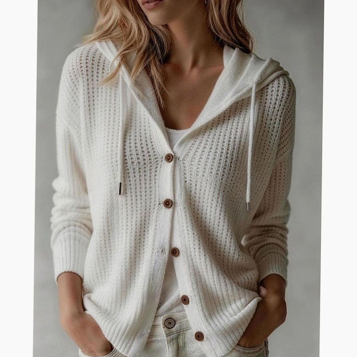 Chloe | Gilet pour Femme Coupe Décontractée Capuche Tricot Gaufré Boutons - Blanc