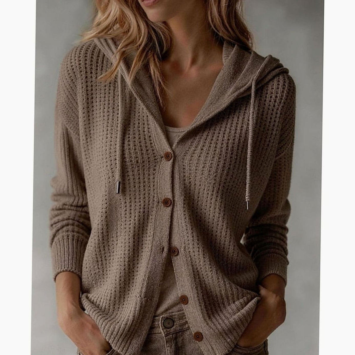 Chloe | Gilet pour Femme Coupe Décontractée Capuche Tricot Gaufré Boutons - Kaki