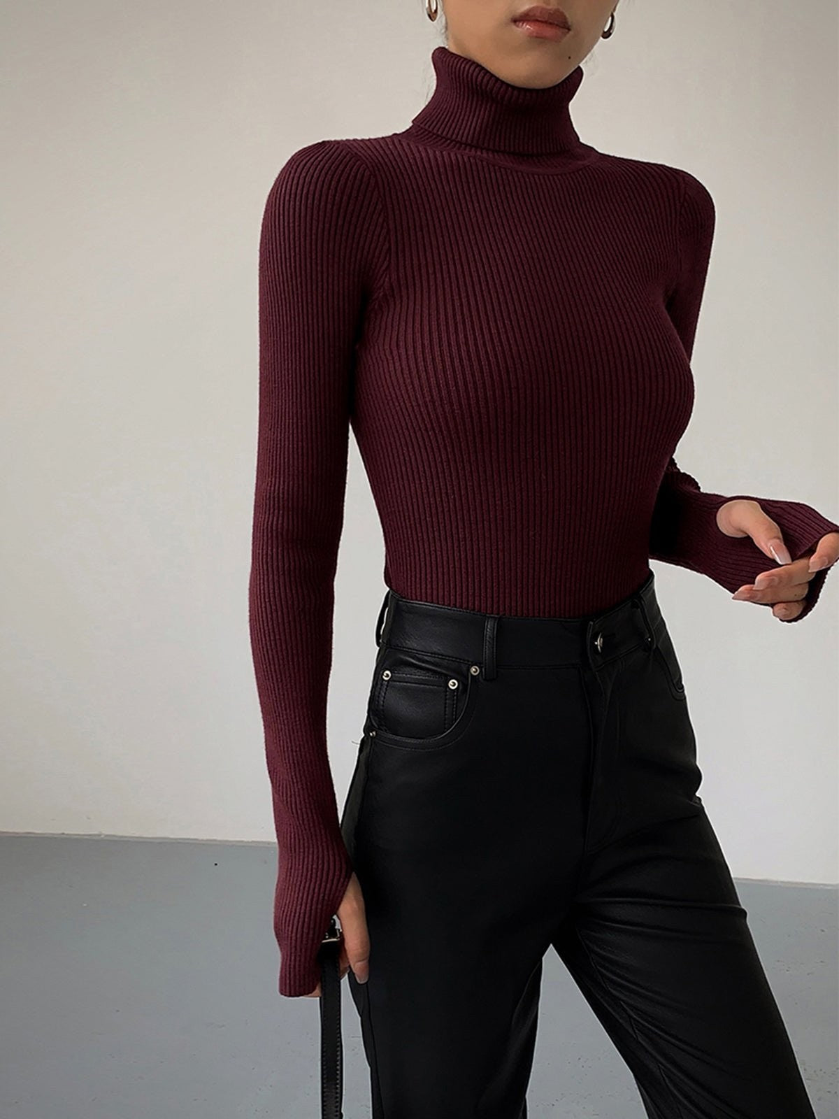 Clemence | Pull pour Femme Col Roulé Côtelé Tricot Léger - Noir