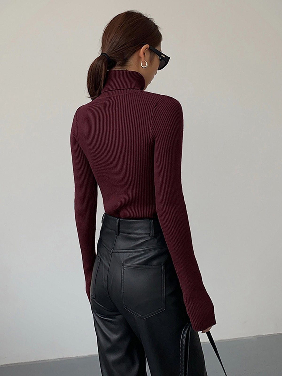 Clemence | Pull pour Femme Col Roulé Côtelé Tricot Léger - Noir