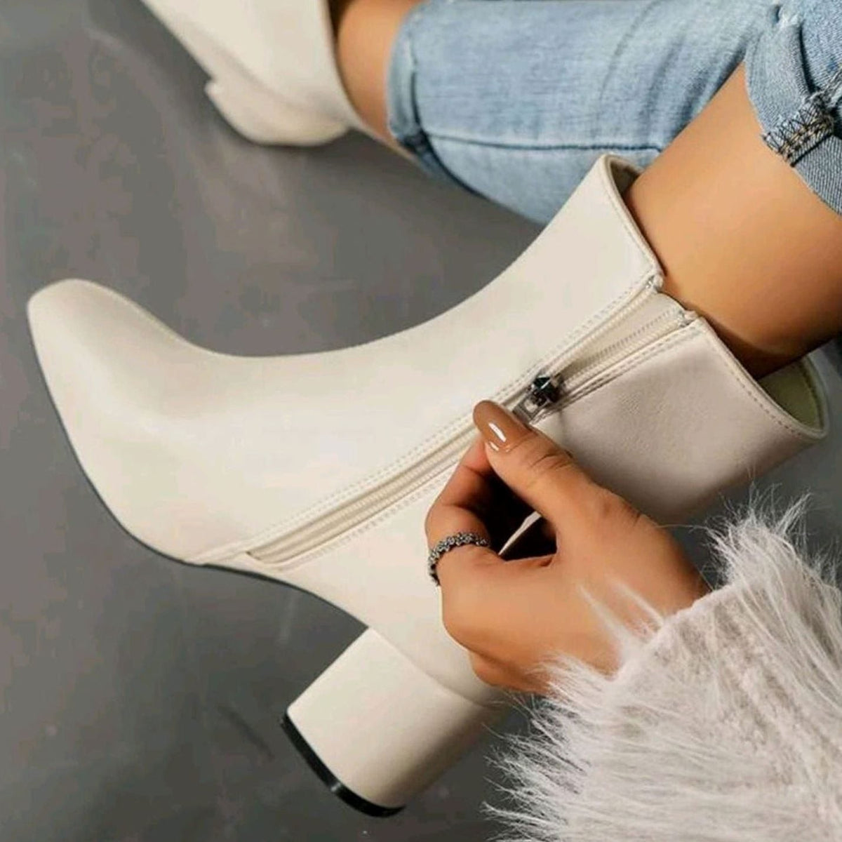 Ines | Bottines pour Femme Talon Bloc Bout Pointu Fermeture Éclair Latérale - Noir