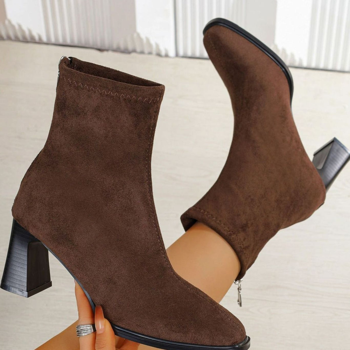 Jade | Bottines Femme Daim Talon Bloc Fermeture Éclair - Café