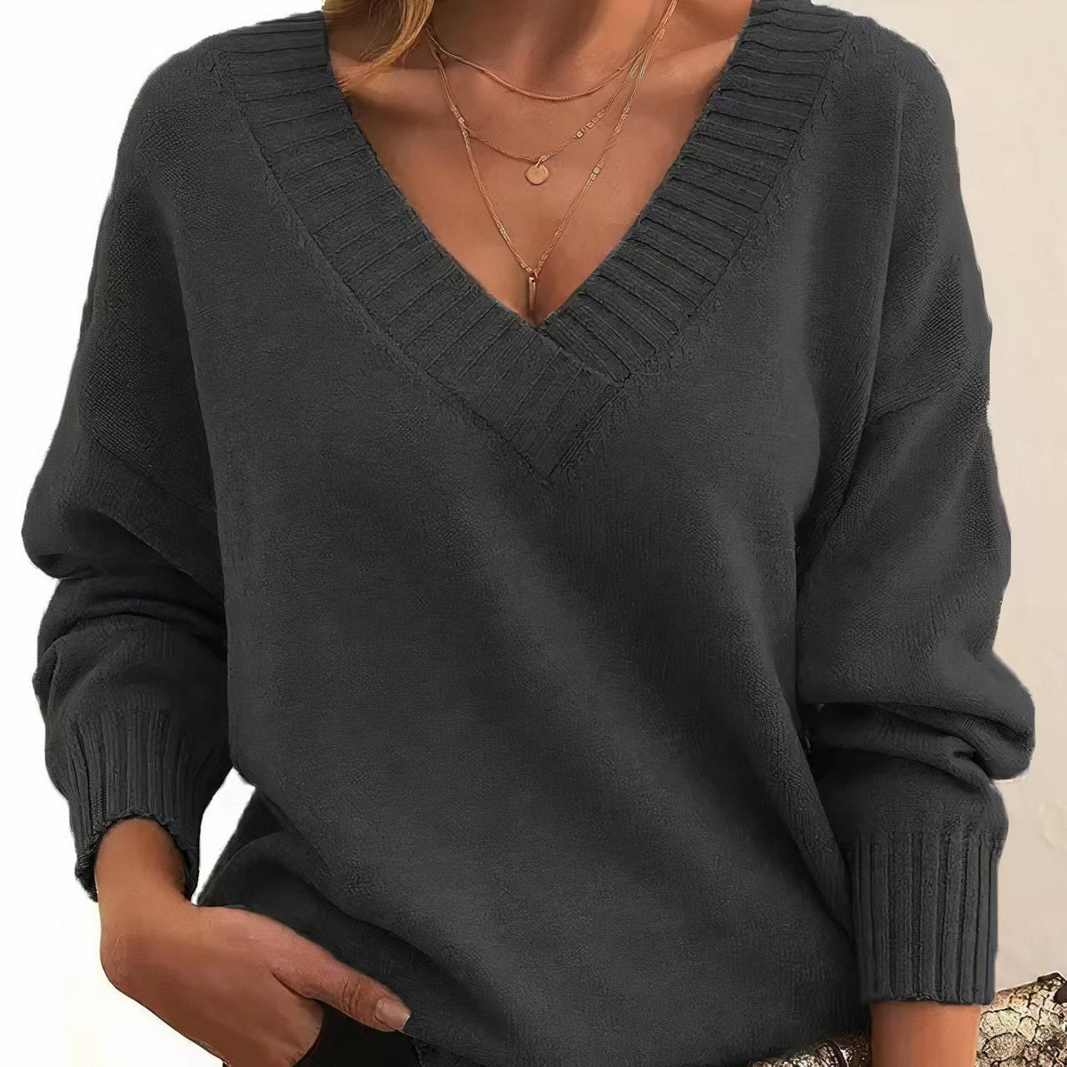 Jade | Pull pour Femme Coupe Ample Encolure V Profonde Manches Longues Côtes Affinées - Gris Foncé