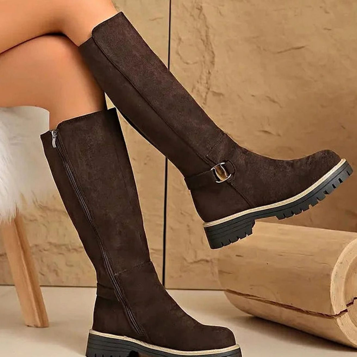 Lea | Dames Bottines Montantes Boucle Dorée Fermeture Éclair Semelle Crantée - Noir