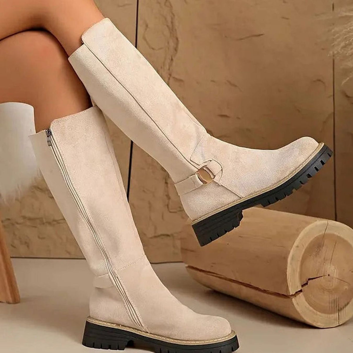 Lea | Dames Bottines Montantes Boucle Dorée Fermeture Éclair Semelle Crantée - Noir