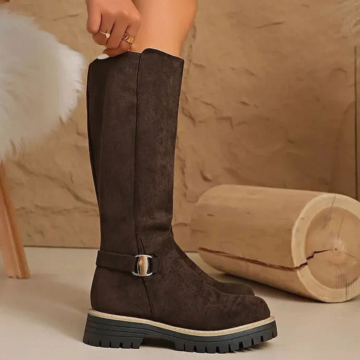 Lea | Dames Bottines Montantes Boucle Dorée Fermeture Éclair Semelle Crantée - Noir