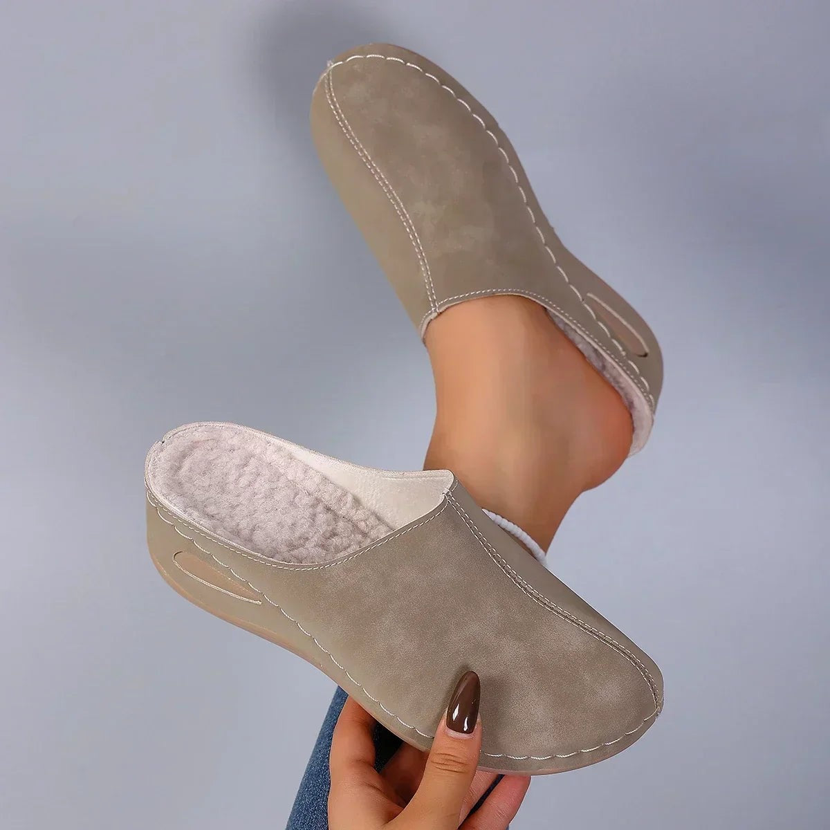 Lea | Dames Pantoufles Orthopédiques Enfilage Facile Semelle Plate Confortables - Marron