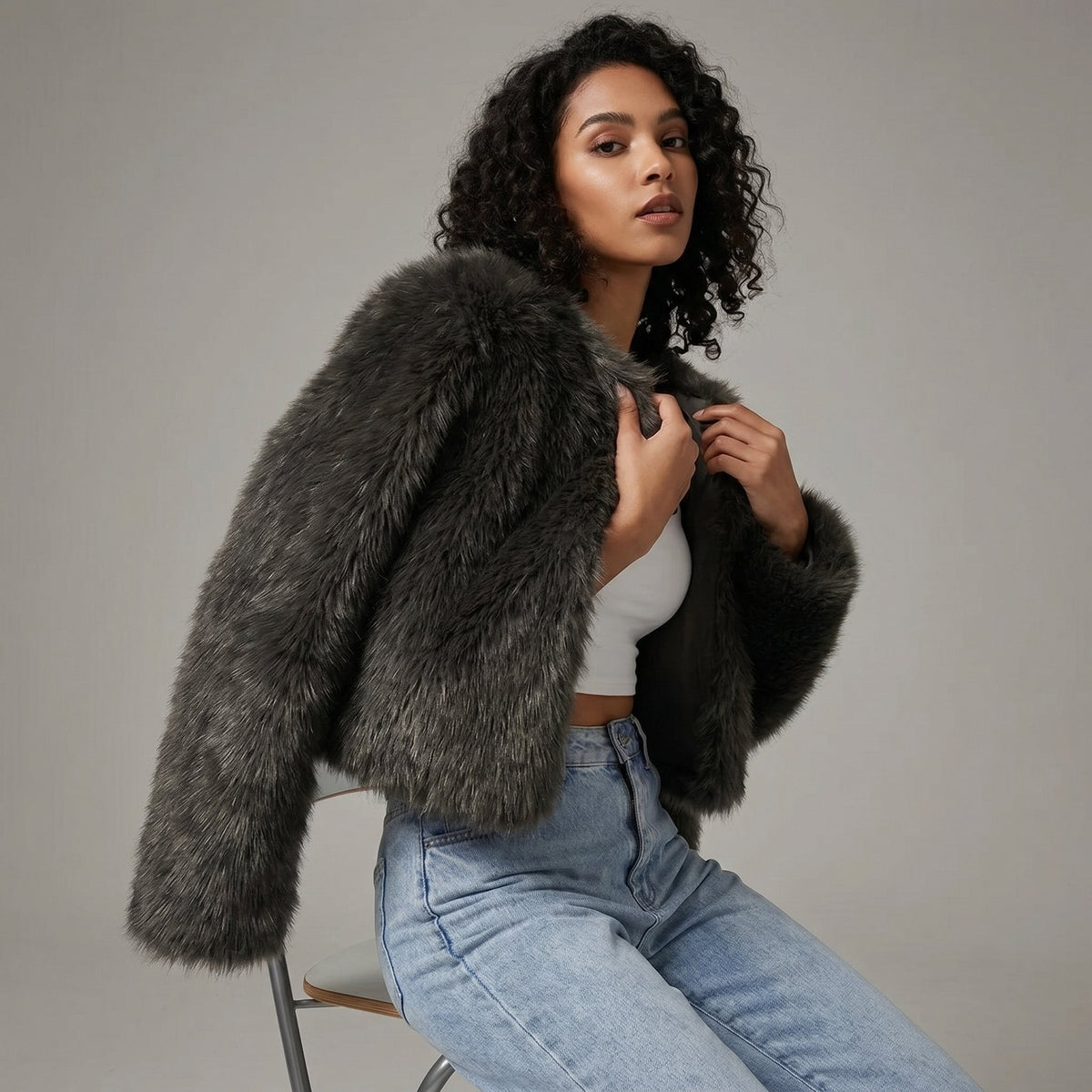 Louise | Gilet Court pour Femme Imitation Fourrure Douce Coupe Ample - Noir