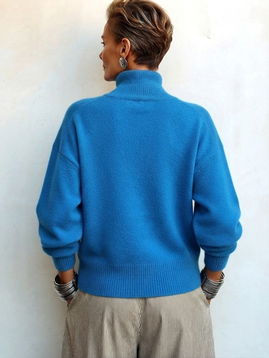 Margaux | Pull pour Femme Col Roulé Asymétrique Boutonné Coupe Ample - Bleu