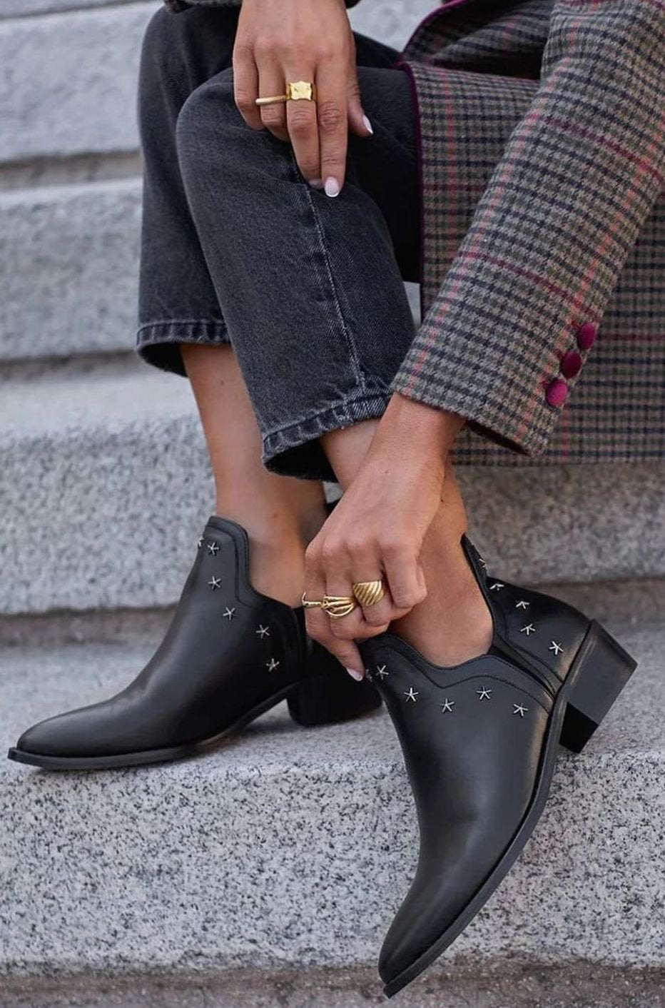 Rose | Bottines pour Femme Ornées d'Étoiles Bout Pointu Talon Bloc - Noir