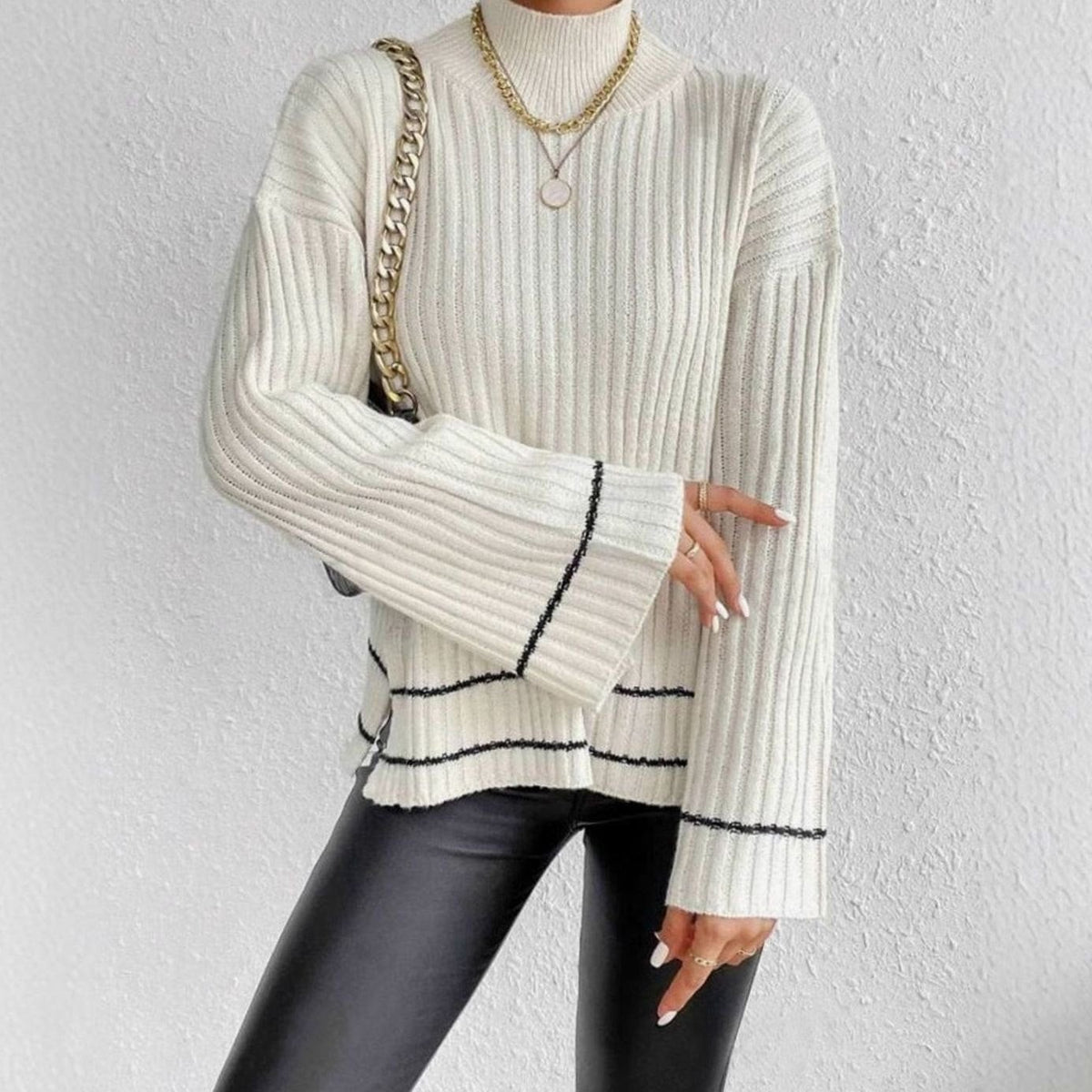 Rose | Pull pour Femme Col Roulé Côtelé Manches Cloche Rayures Contrastantes - Blanc