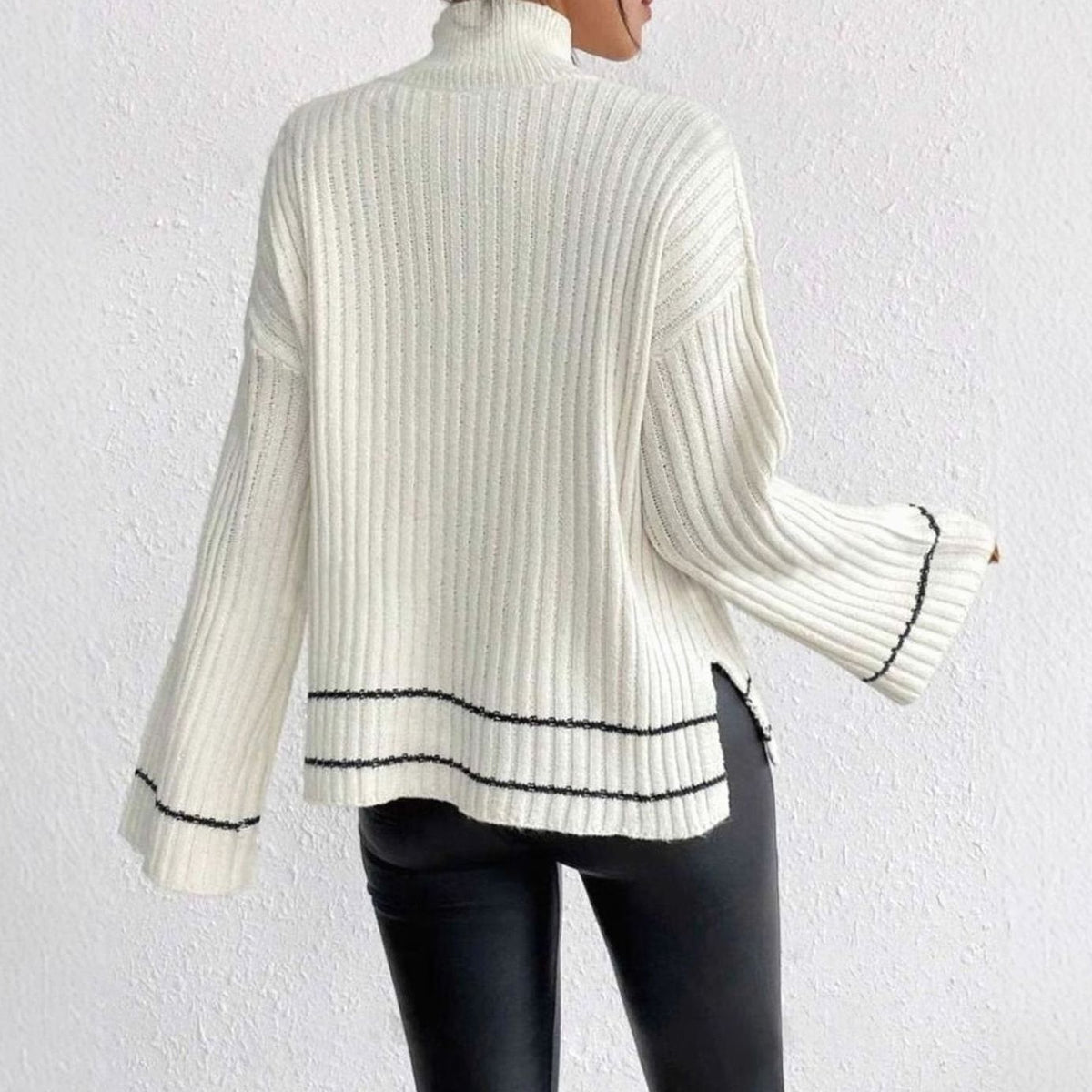 Rose | Pull pour Femme Col Roulé Côtelé Manches Cloche Rayures Contrastantes - Blanc