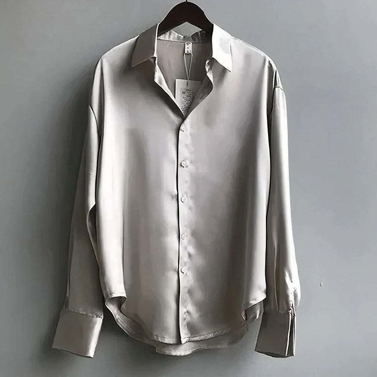 Sara | Dames Satijnen Blouse met Lange Mouwen en Knoopsluiting in Saliegroen - Grijs