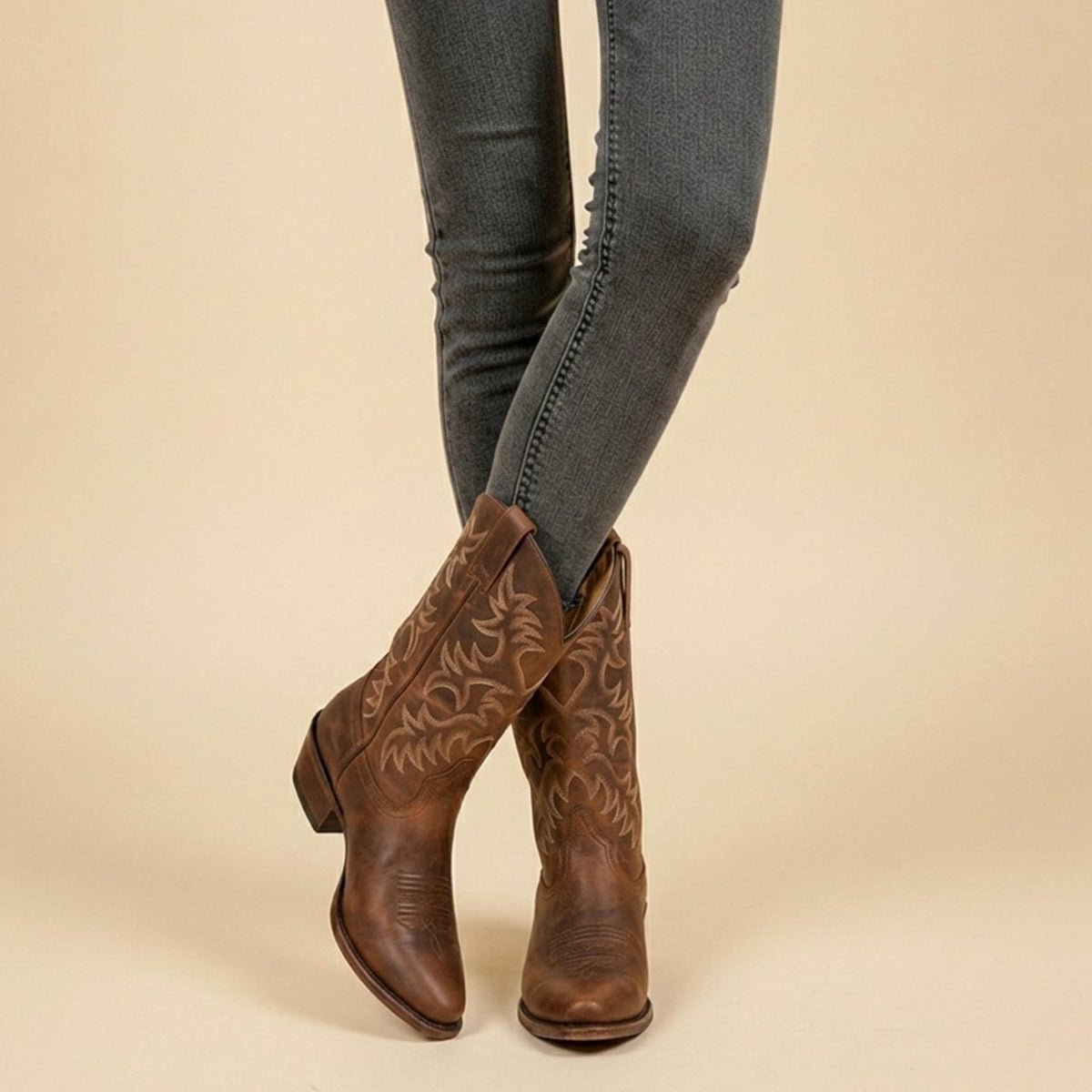 Zoe | Bottes Femme Western Brodées Talon Bloc Tige Midi - Marron