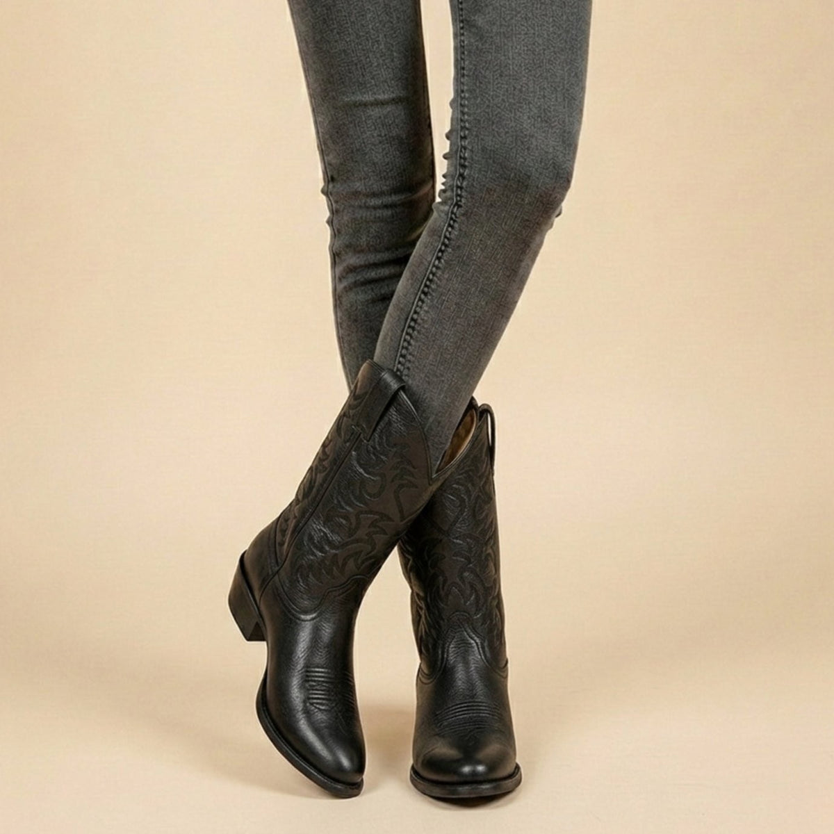 Zoe | Bottes Femme Western Brodées Talon Bloc Tige Midi - Noir